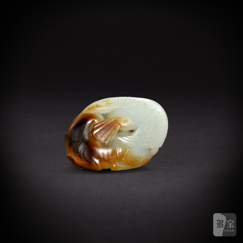 A pale celadon and russet jade 'yingxiong' group, Qing dynasty, 18th century | 清十八世紀 青白玉英雄擺件 - 图2